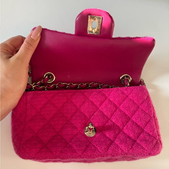 CHANEL Pre-Owned 2022 Mini Classic Tweed Double Flap Shoulder Bag — Full Set - Picture 9 of 11